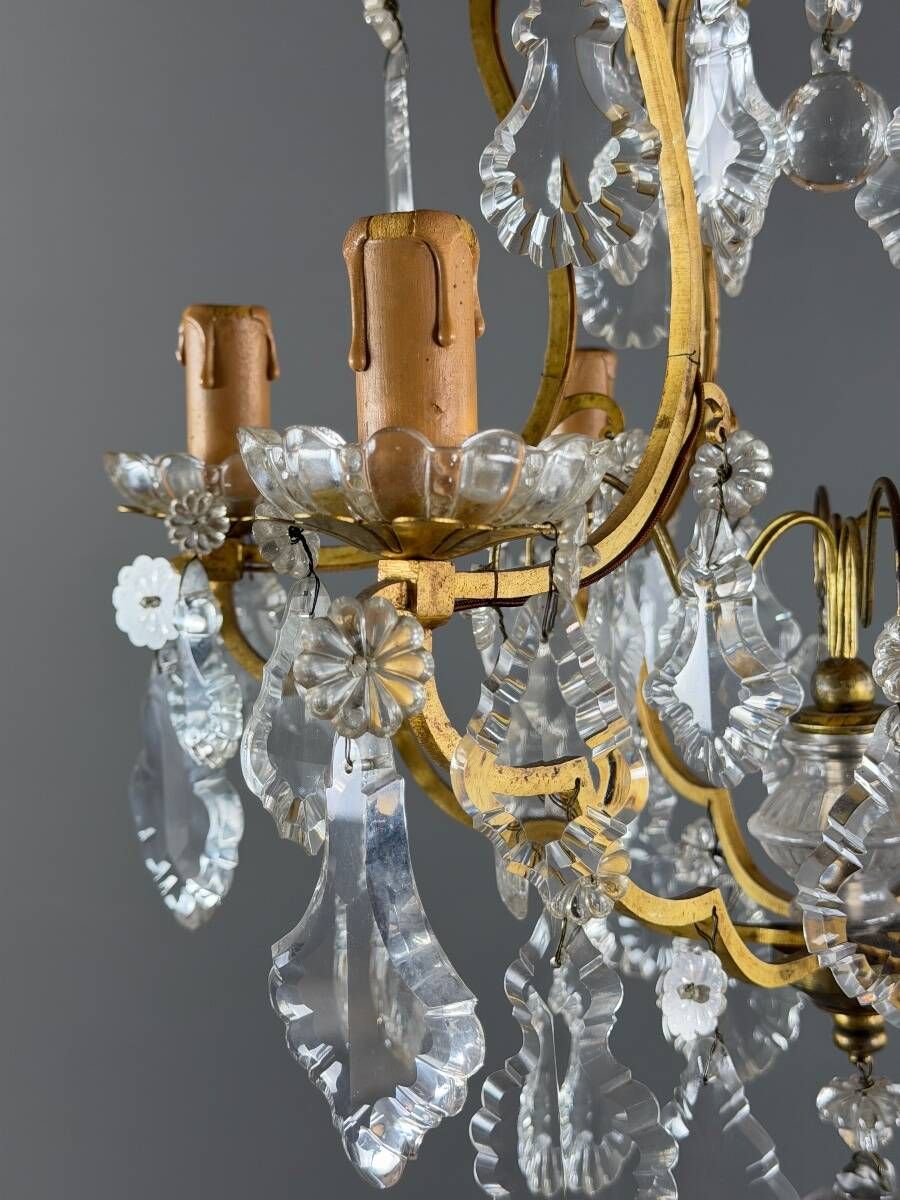 Crystal chandelier and gilded brass, Louis XV style, 19th century.