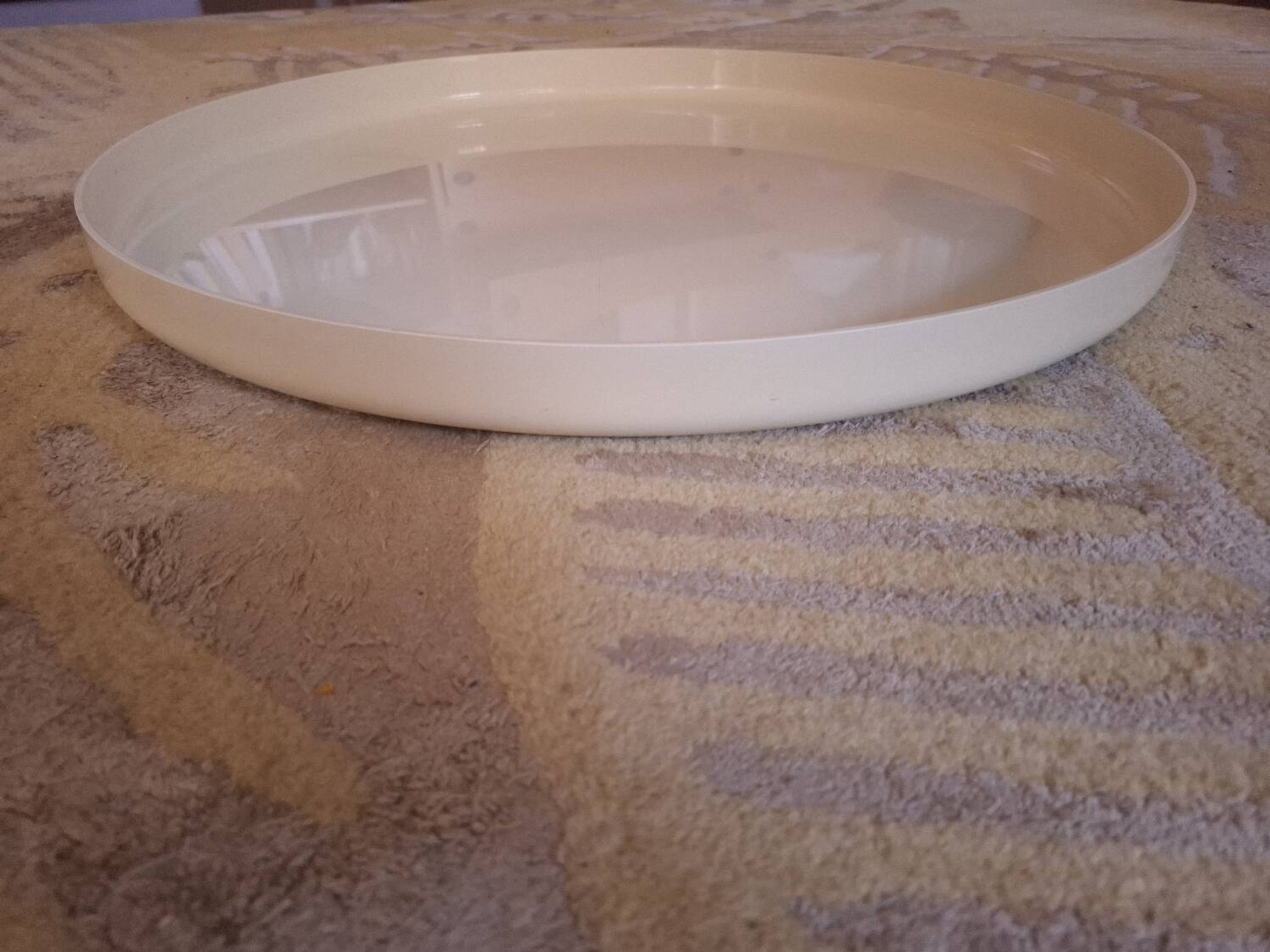 Vintage 70's Guzzini table top (56 cm)
