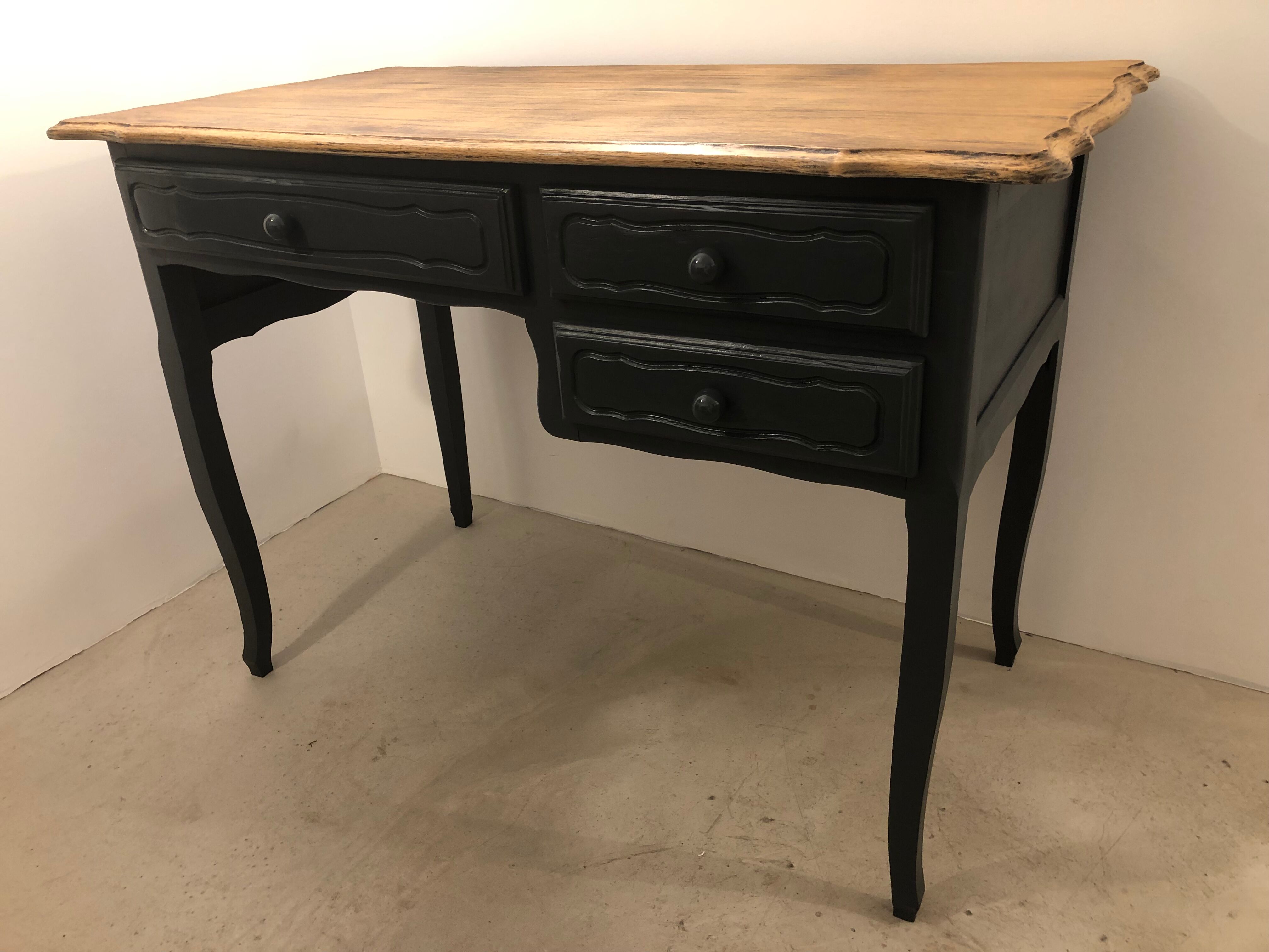 Vintage desk 3 drawers
