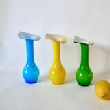 trio de vases design en opaline jaune, vert et bleu années 60
