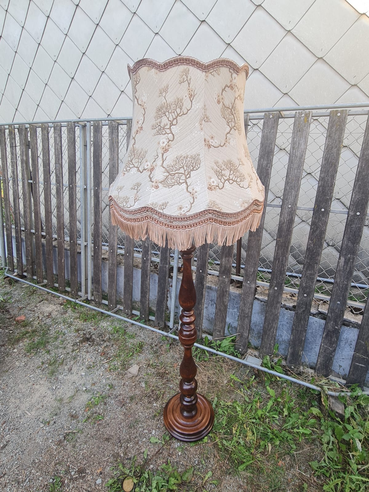 Lampadaire bois et tissus vintage