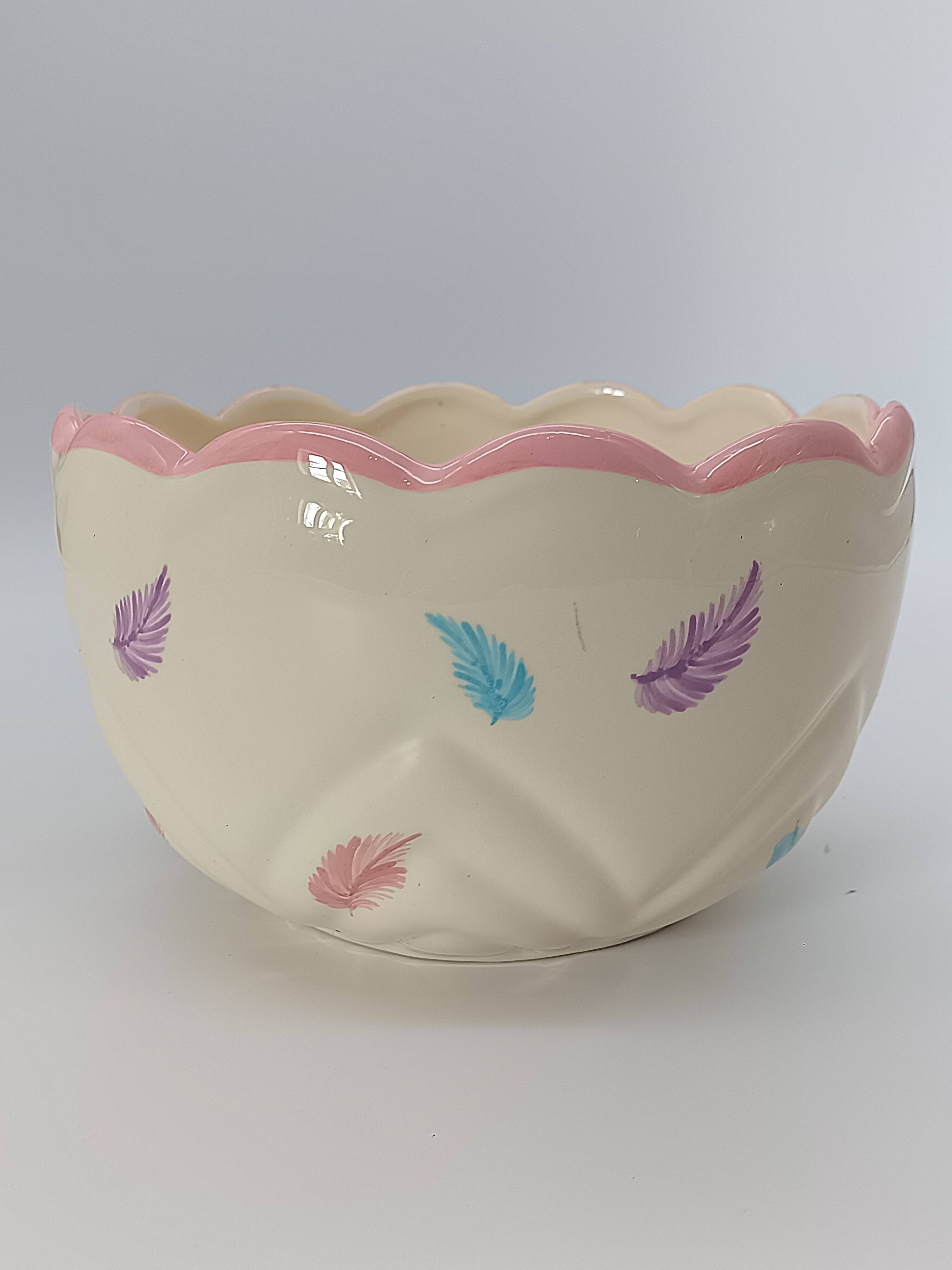 Vintage Fluted Ceramic Cache-Pot – Pastel Feather & Collar Decor