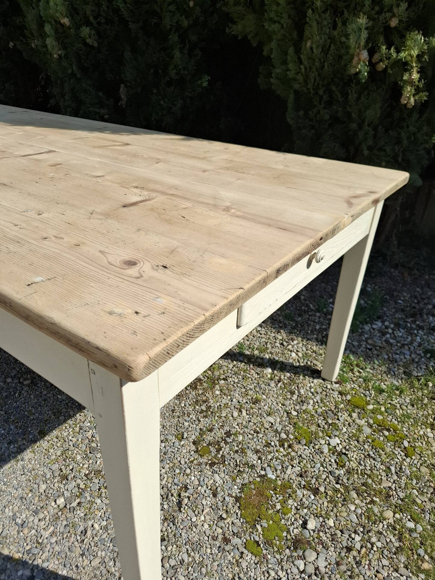 Farm table