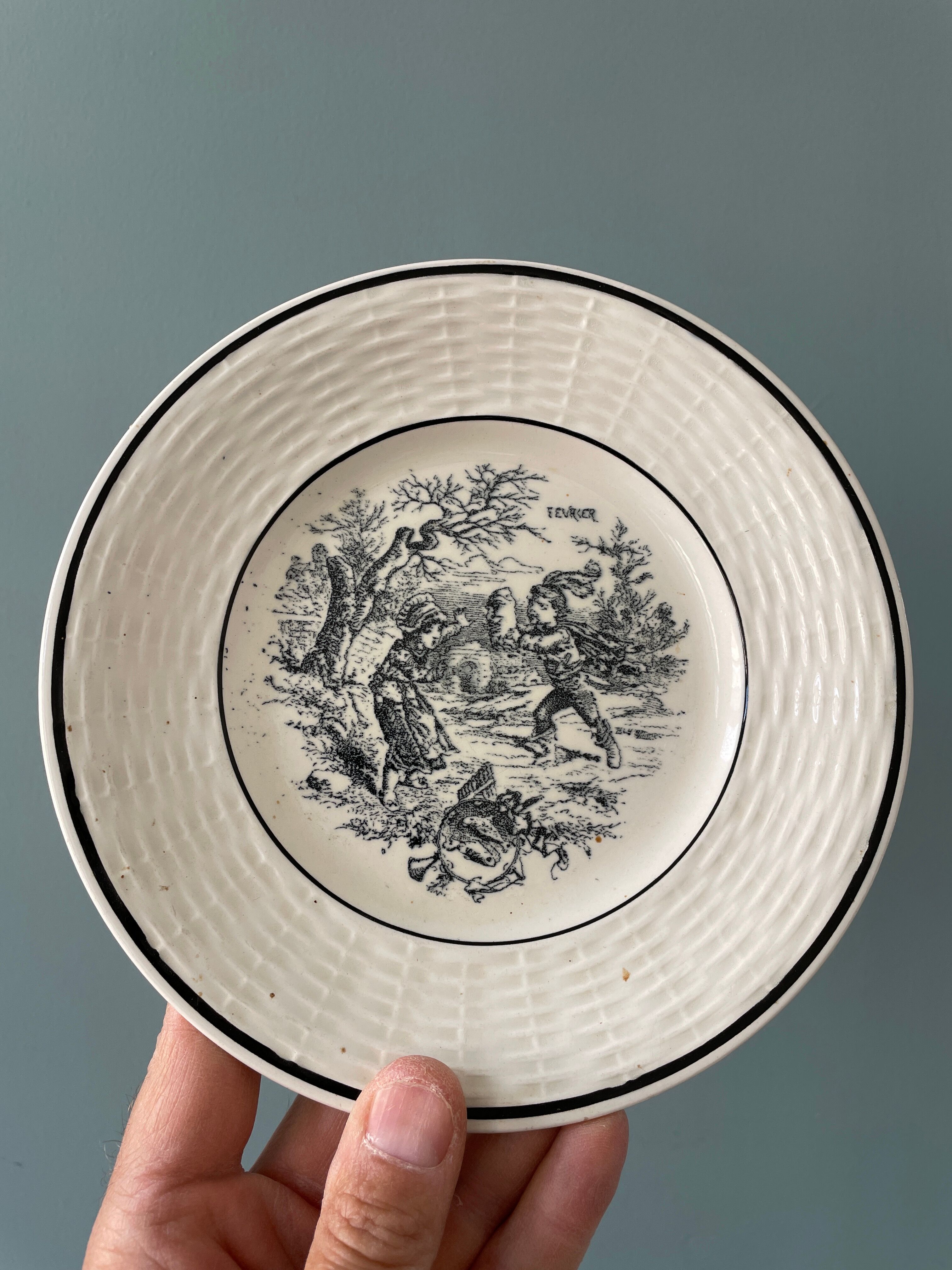 Lot de 12 petites assiettes Digoin Sarreguemines, « Les Mois »
