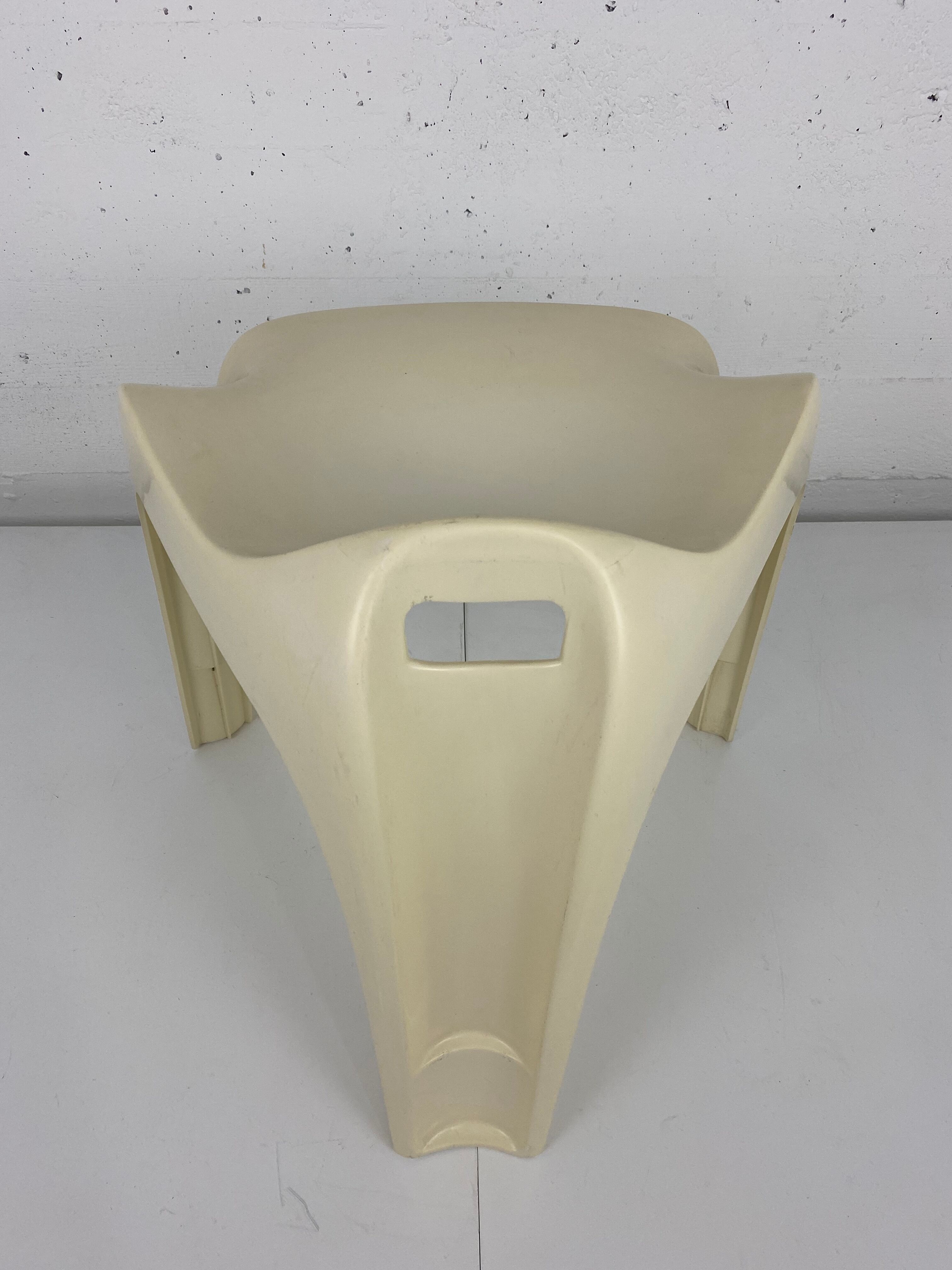 ALEXANDER BEGGE for CASALA - Tripod stool in white plastic.