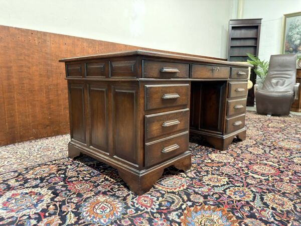 Bureau Chesterfield anglais antique