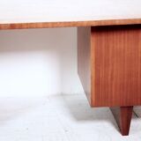 Executive desk model Boomerang standard from De Coene