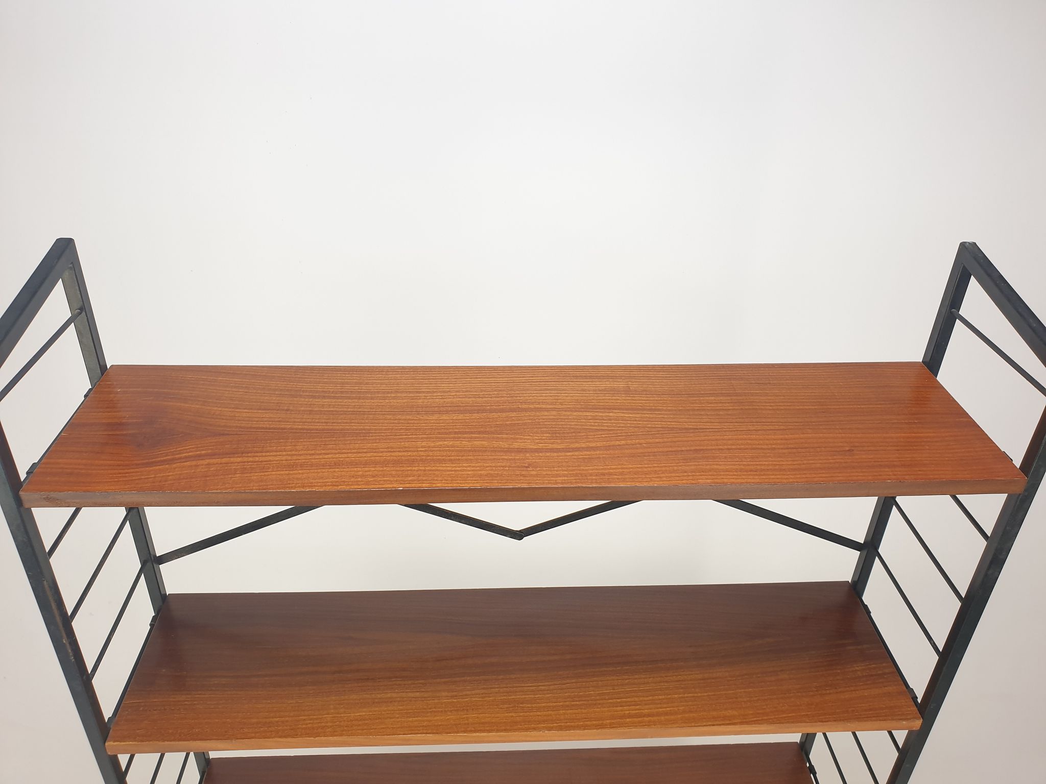 Italian free standing teak shelving unit, 1950