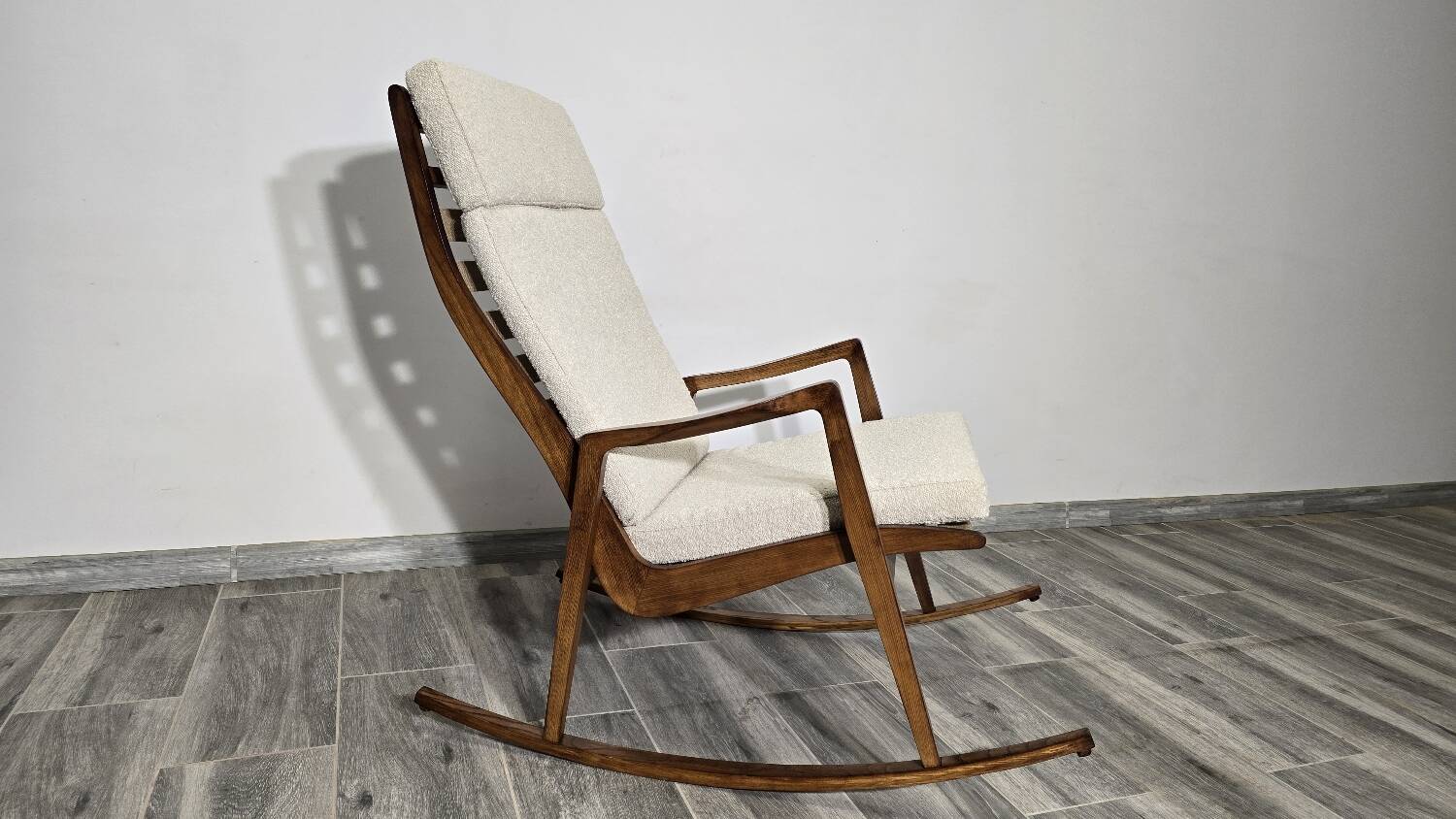 Chaise à bascule du milieu du siècle