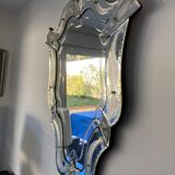 Venetian mirror with geometric shape