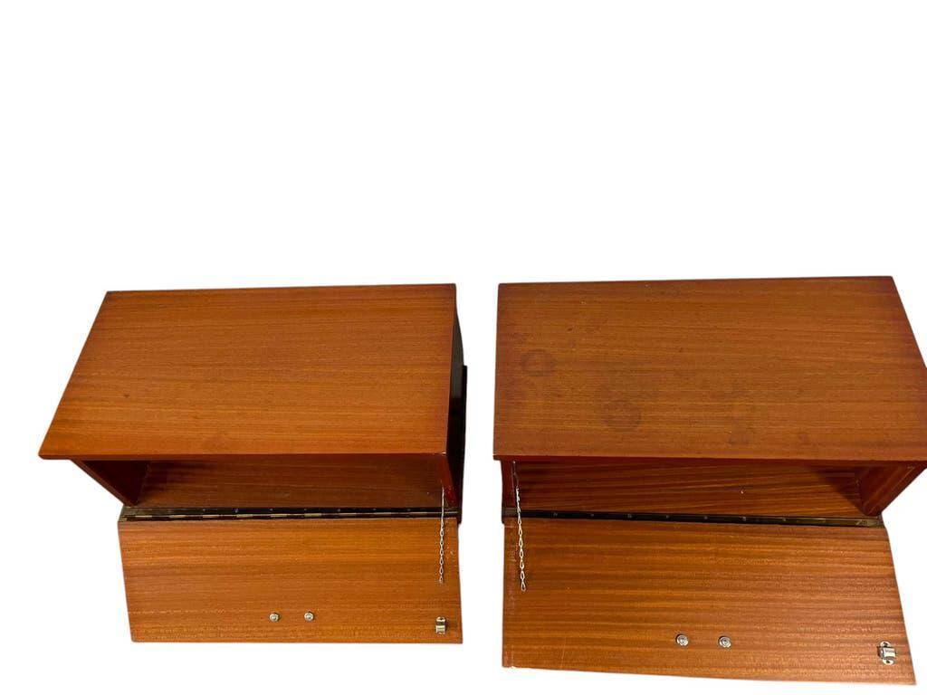 Set of 2 vintage wooden bedside tables/mini cabinets.