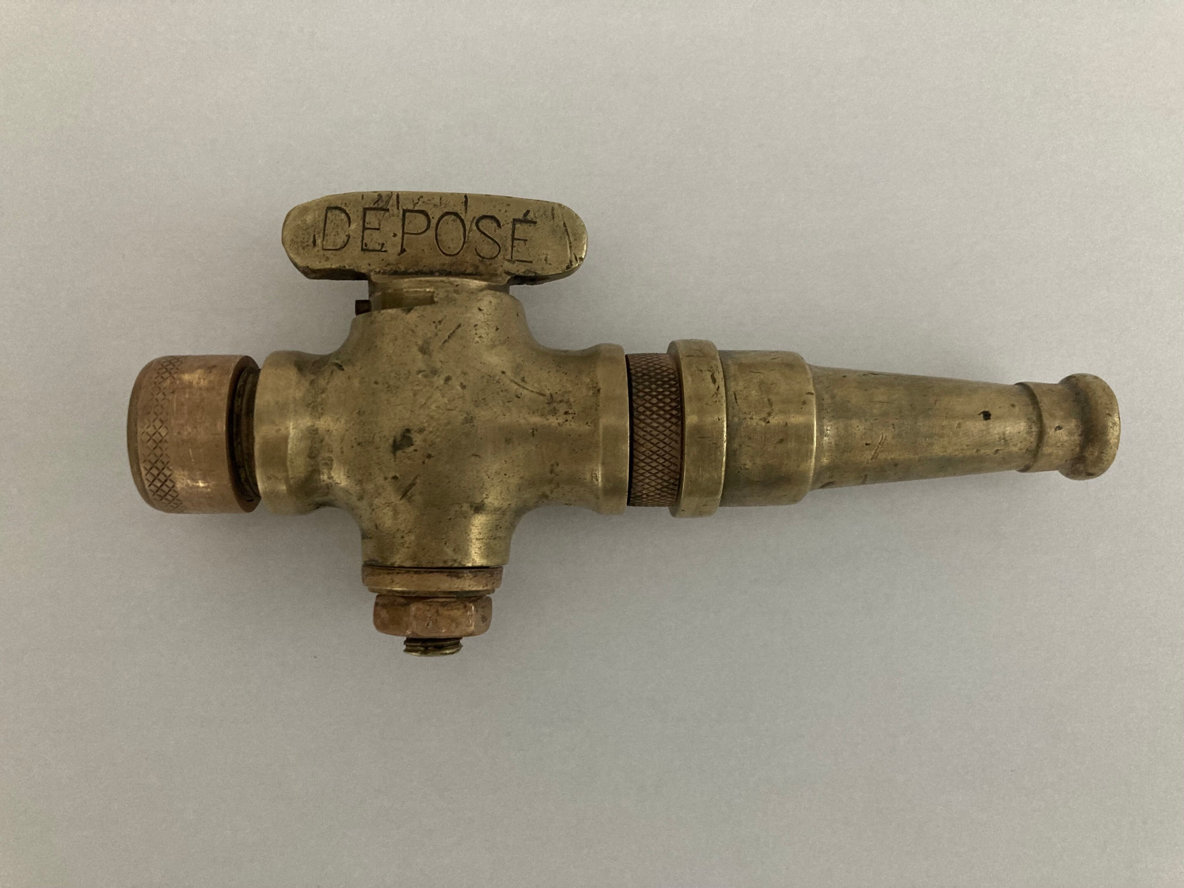 Adjustable solid brass garden lance