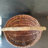 Basket of popular art in wicker – Handle carved with snakes – 20th century