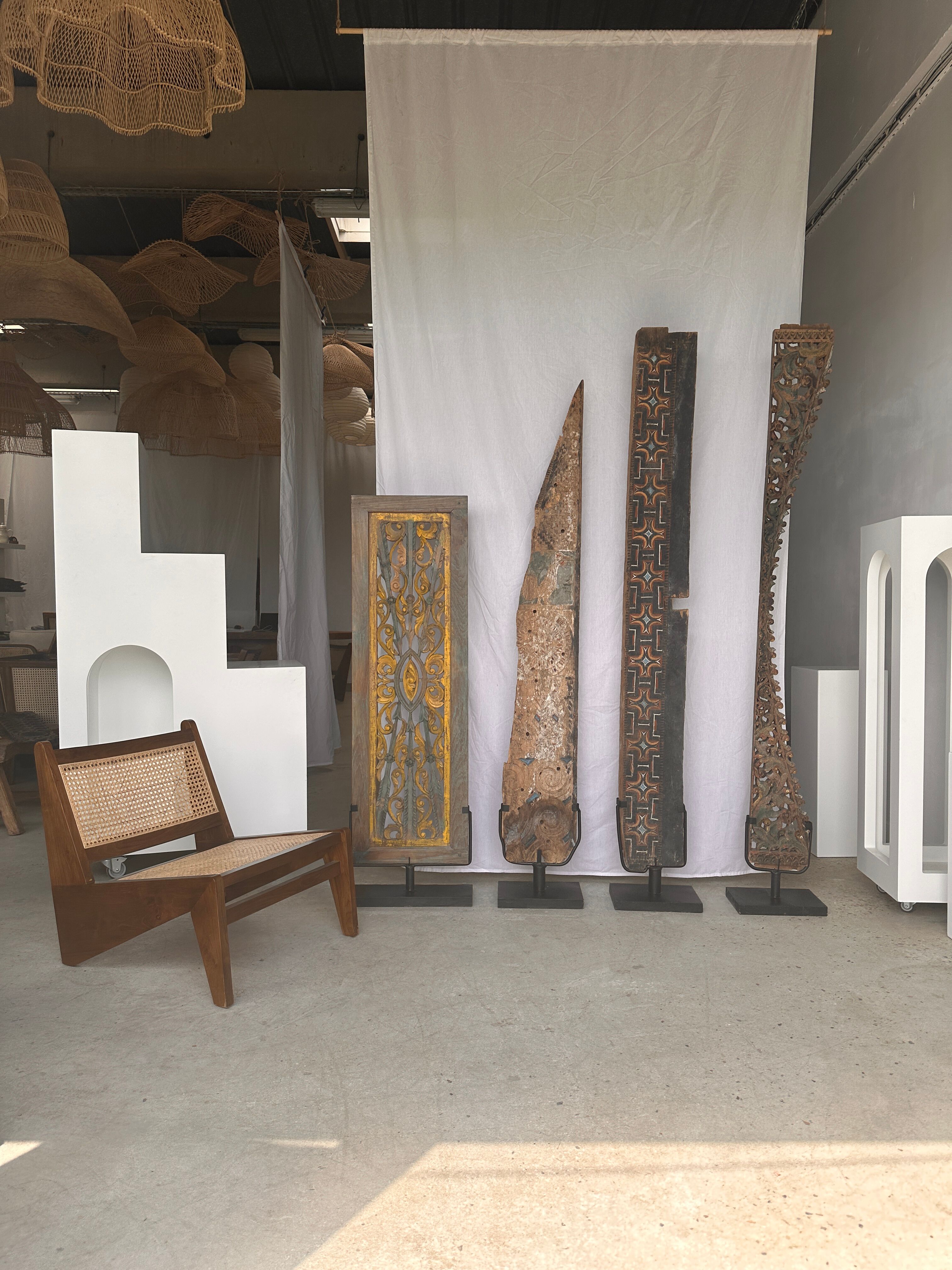 Rectangular Indonesian construction element with blue and yellow plant in carved wood