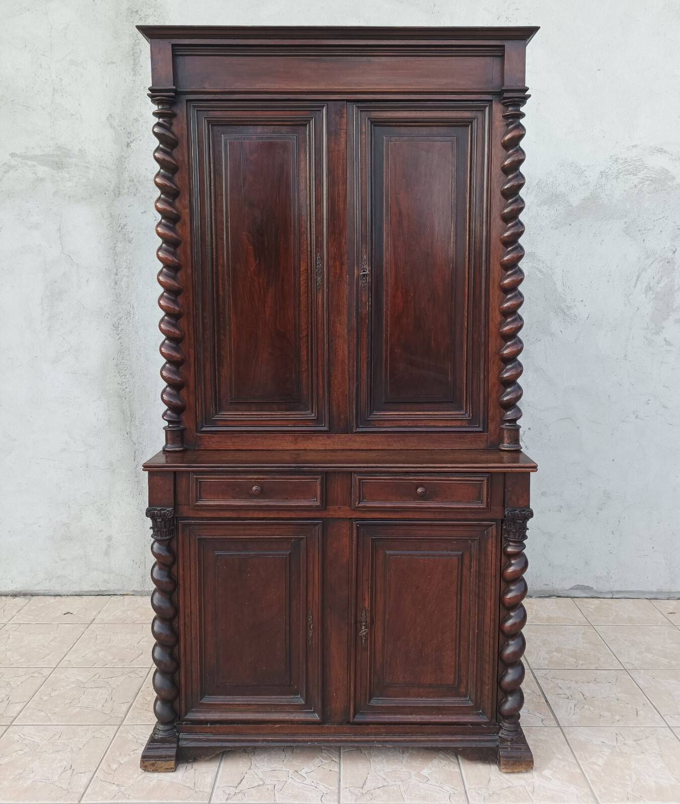 Buffet with 2 bodies Louis XIII in walnut, 19th century.