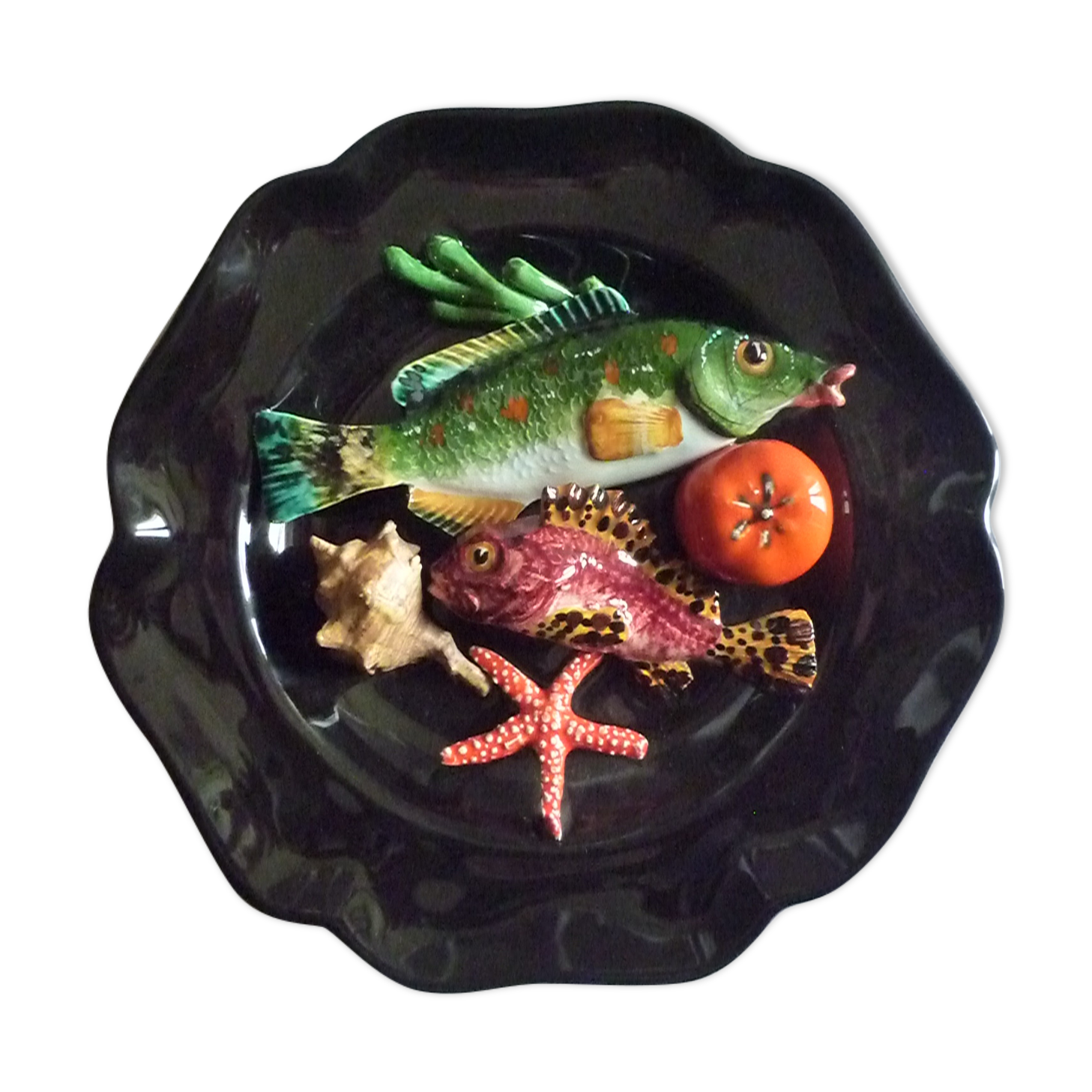 Decorative plate slurry style Vallauris theme fish