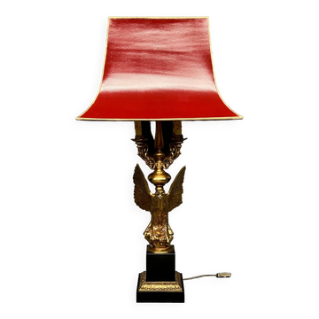 Grande lampe avec une figure d'aigle en bronze.