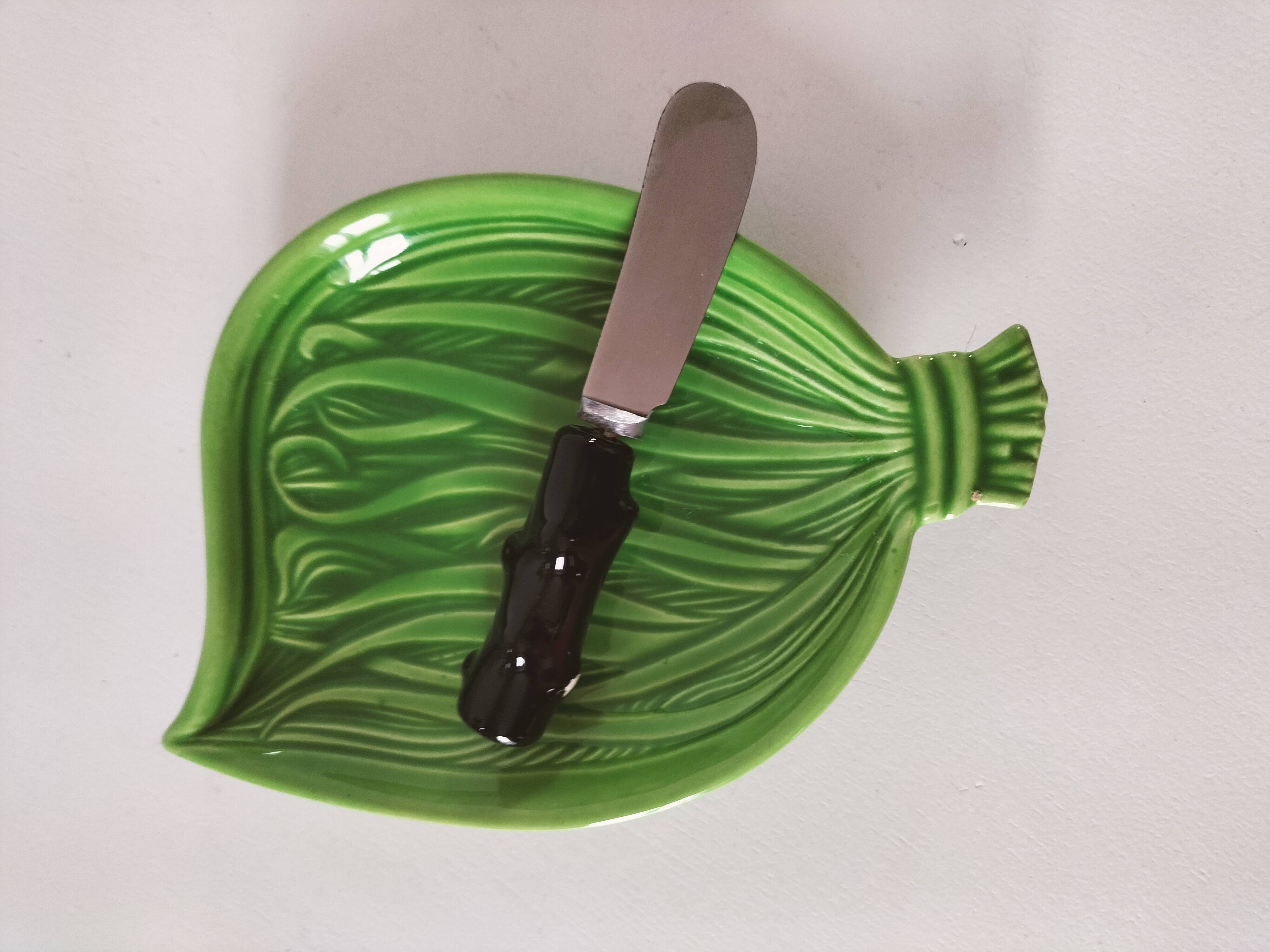 Beurrier barbotine feuille verte avec couteau bambou noir