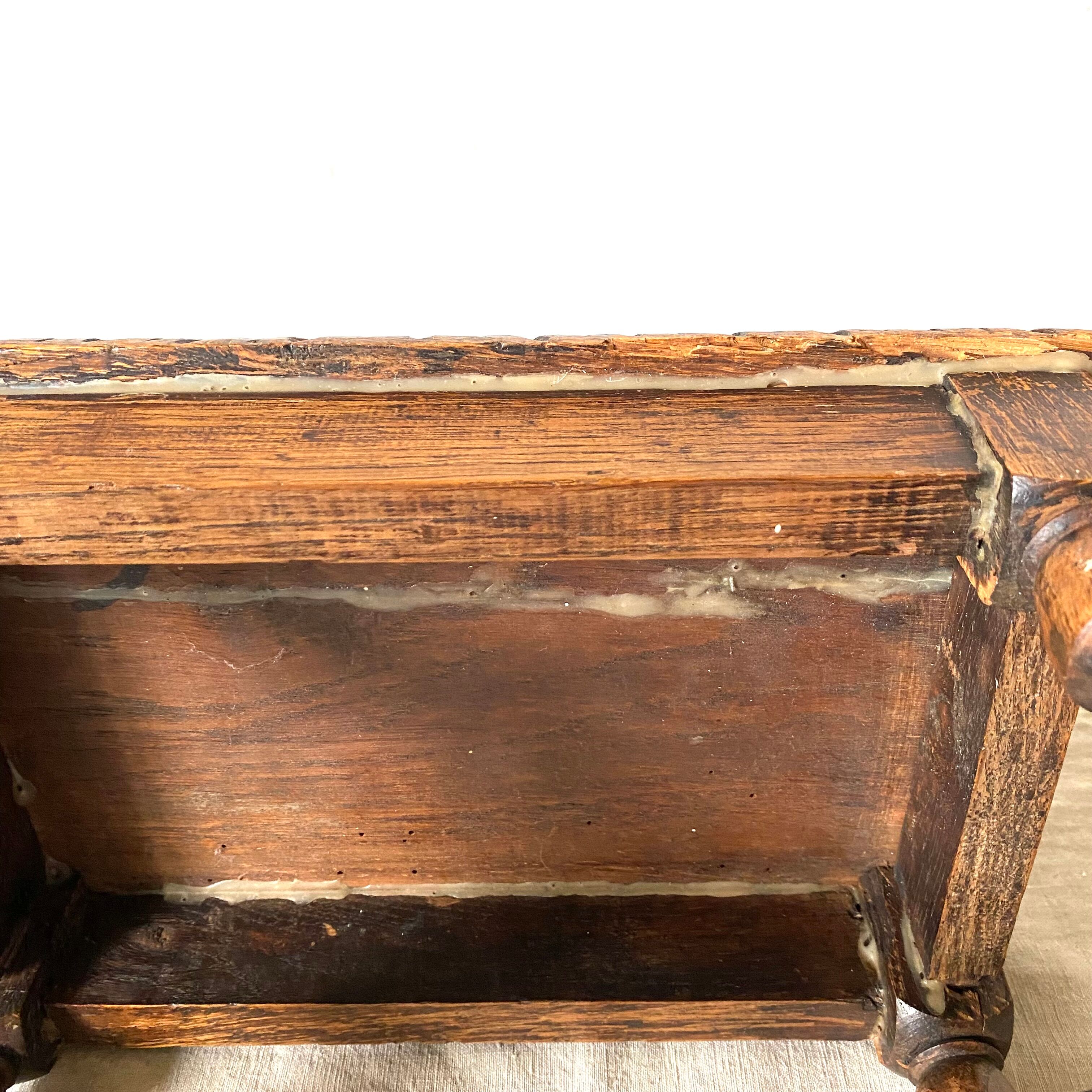 Tabouret bas en bois sculpté style Breton