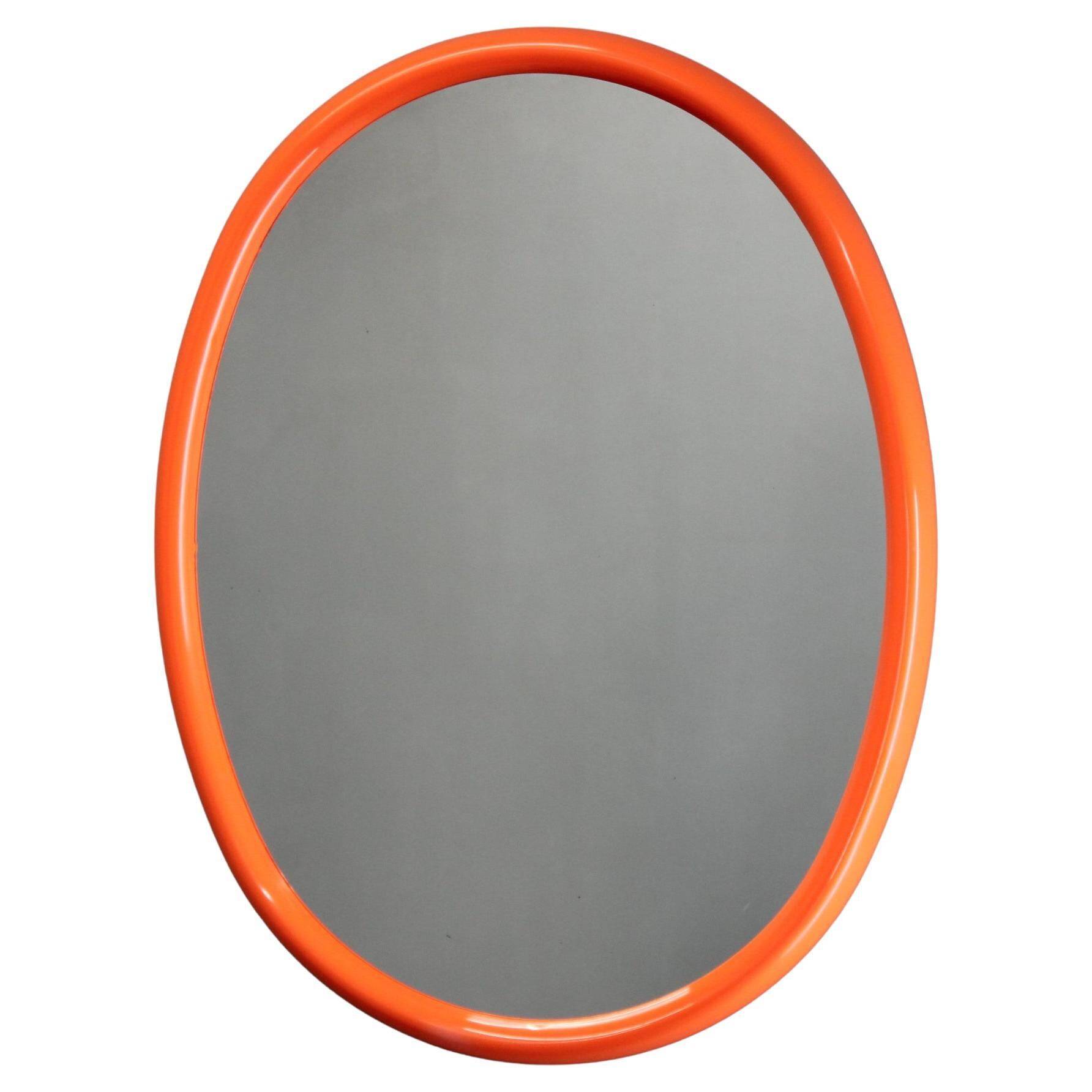 Miroir ovale italien des années 1970, cadre en plastique orange