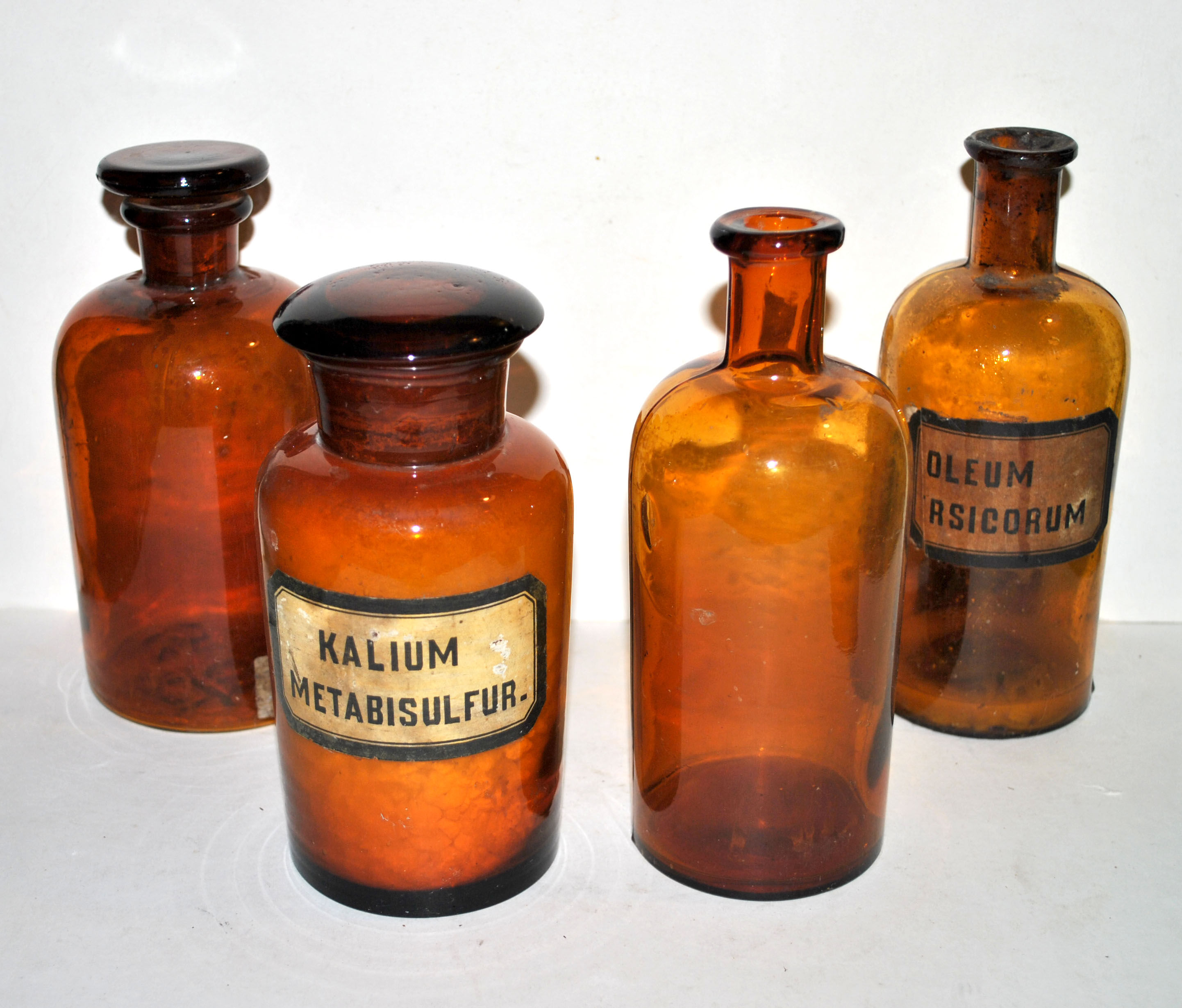 Set of 4 old brown glass apothecary bottles - Lab pharmacy bottle