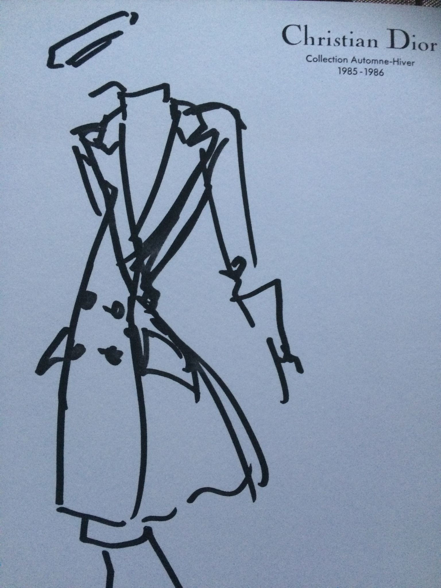 Croquis de mode Christian Dior accompagnée d'une photographie