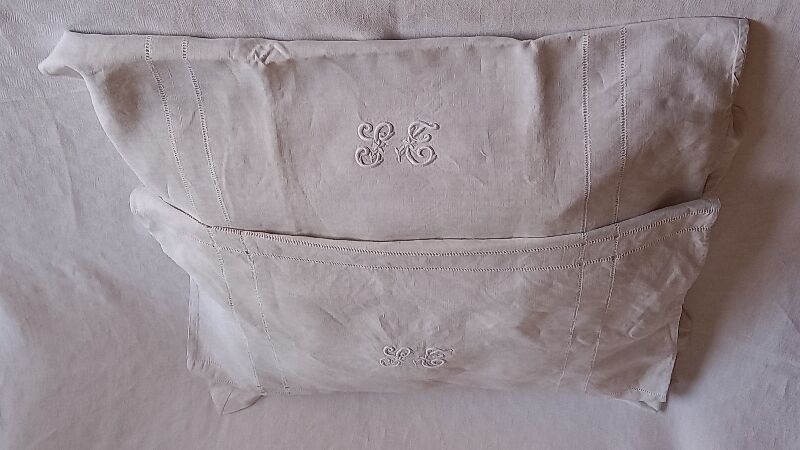 Lot de 2 taies d'oreiller, coton blanc , monogramme  LT