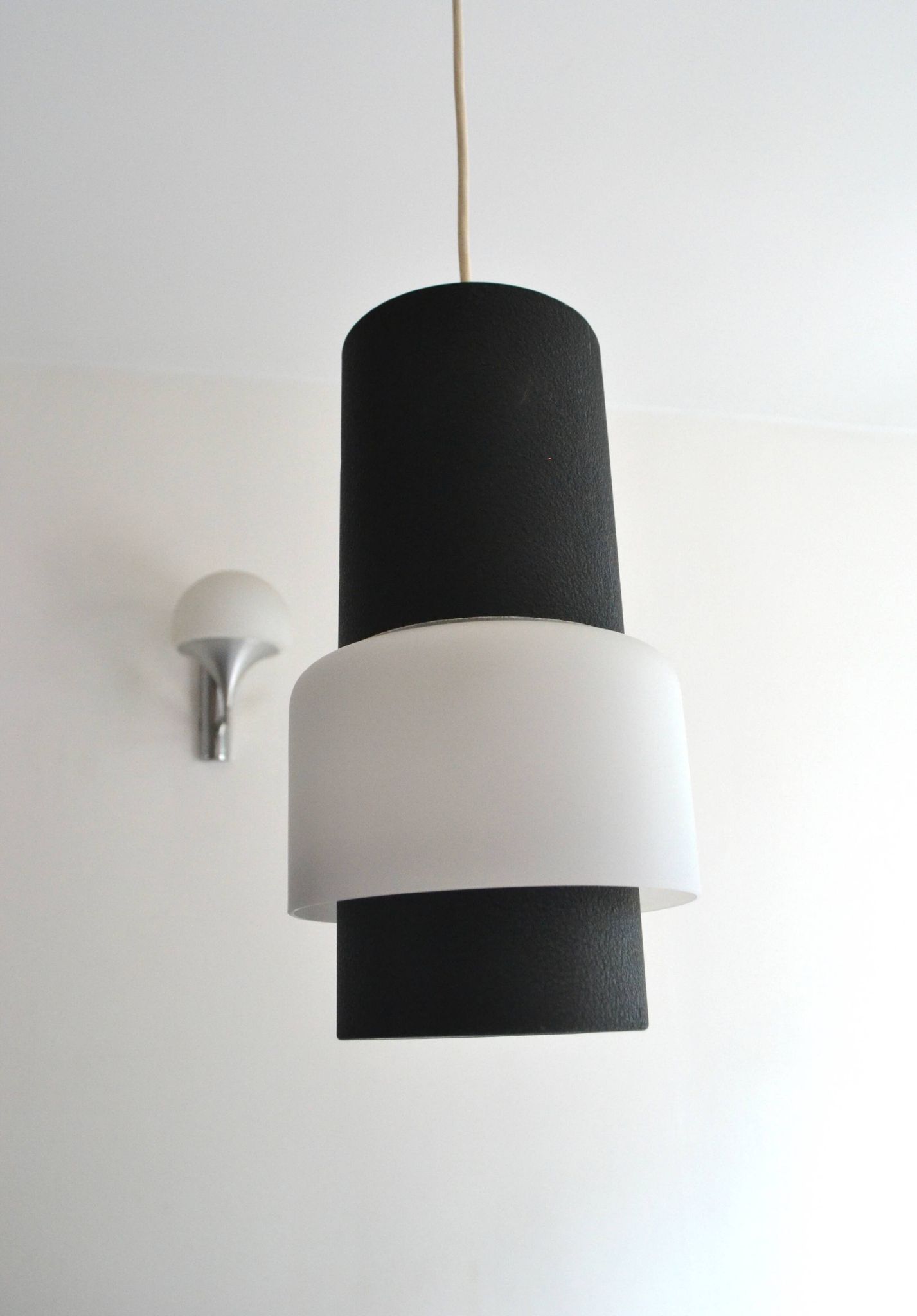 Suspension Louis Kalff chandelier metal opaline 50s