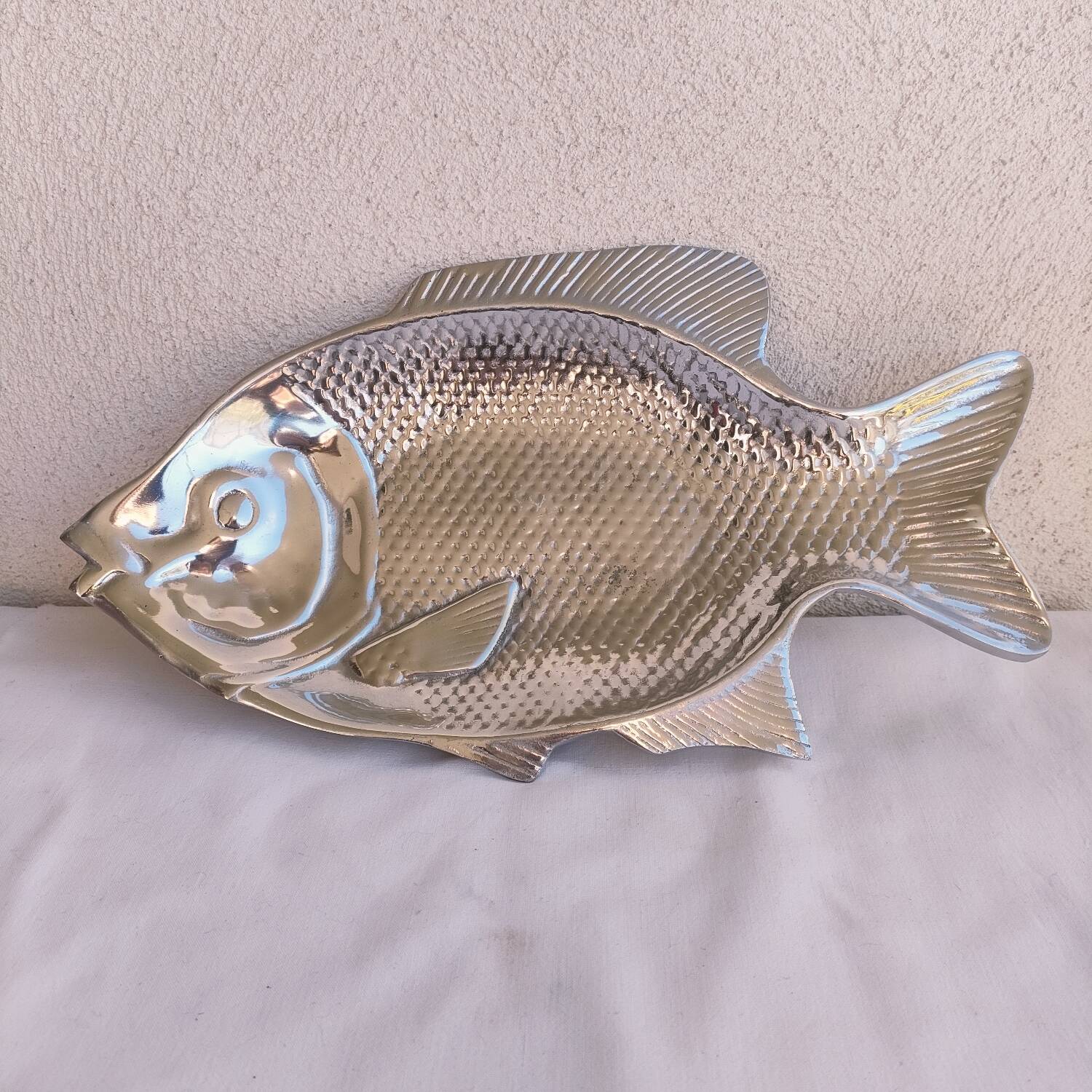 Metal fish dish