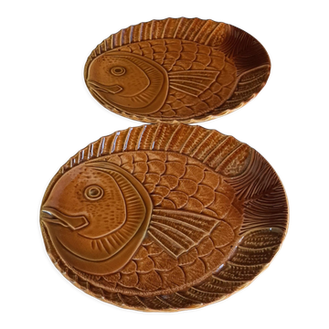 Set of 2 slipware plates