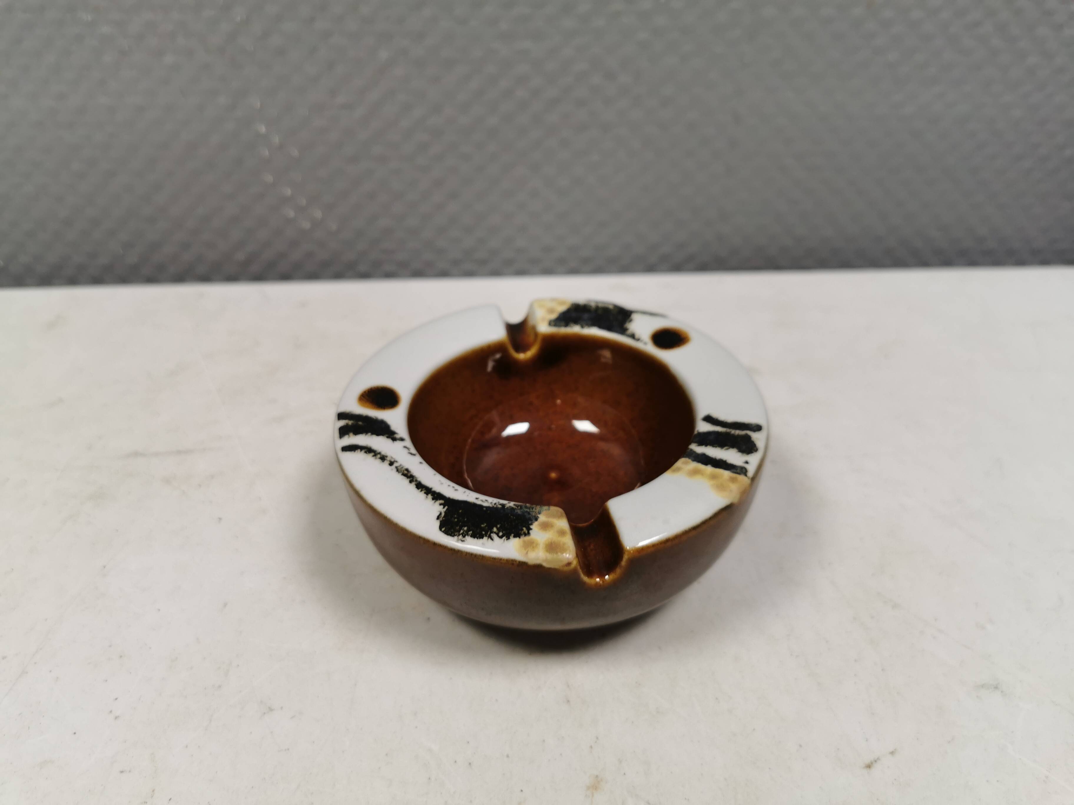 Mid-century ceramic ashtray, by Ellen Malmer for Royal Copenhagen, 1960s.