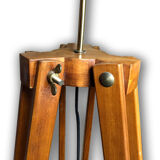 Tripod lamppost