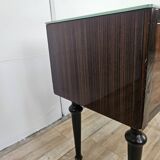 Paire de tables de chevet des années 60 avec porte à abattant et plateau en verre bleu