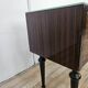 Paire de tables de chevet des années 60 avec porte à abattant et plateau en verre bleu