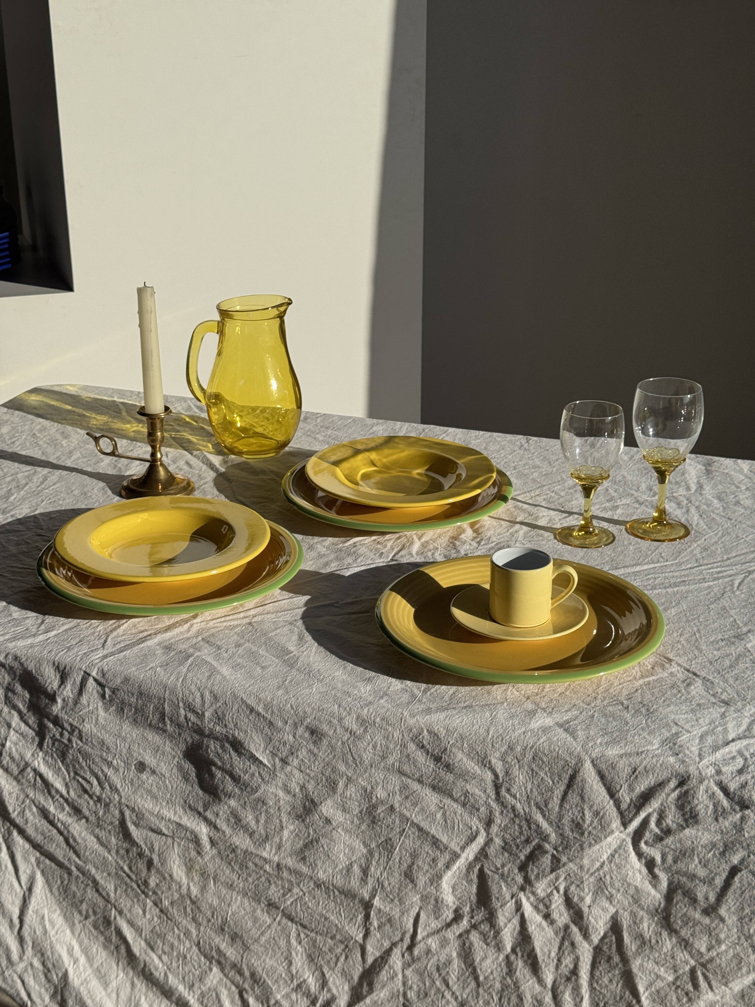 Set of 3 large flat green Italian plates D28.5