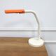 Lampe bureau orange et blanche en métal