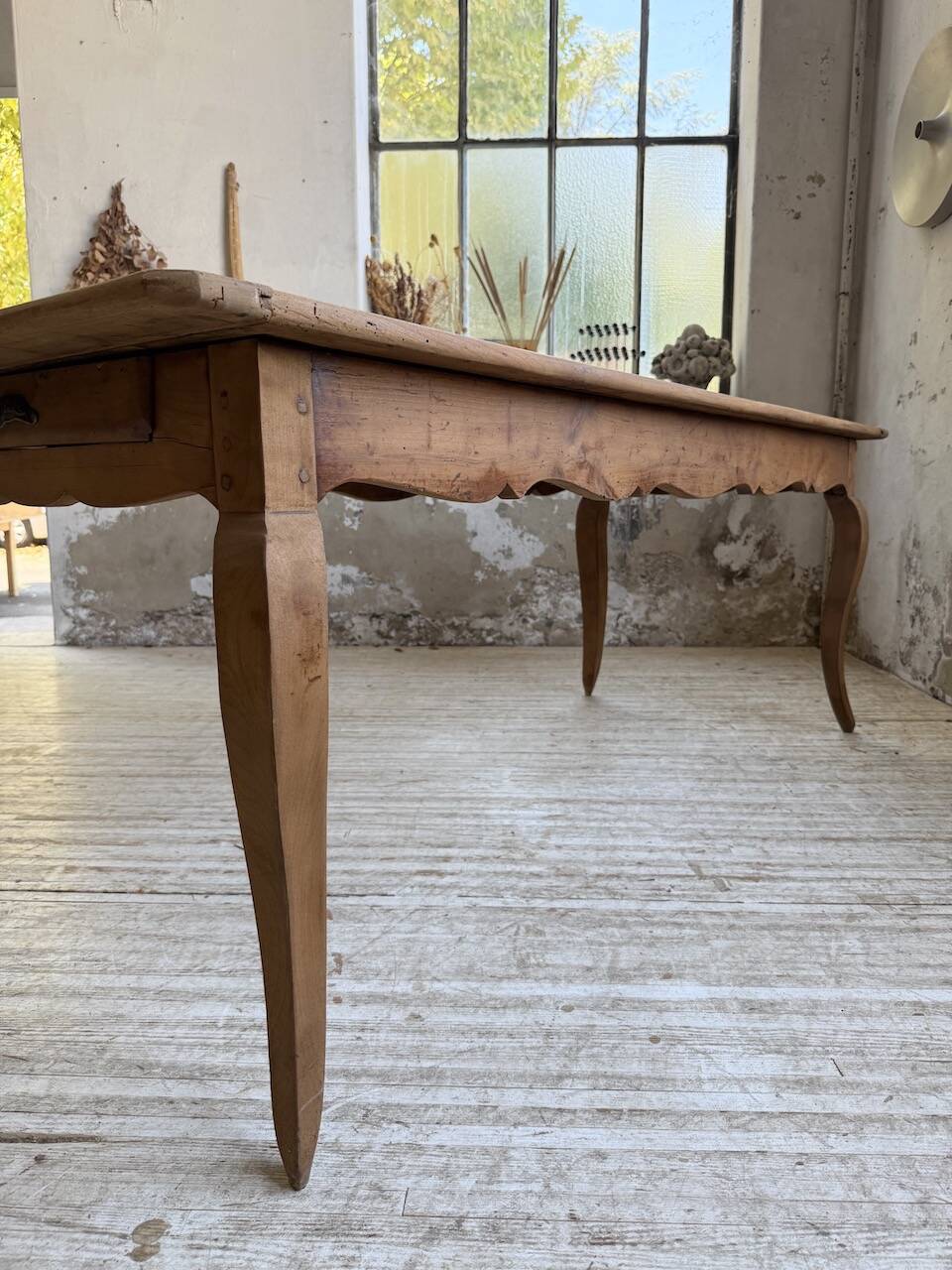 Table campagne provençale style Louis XV merisier