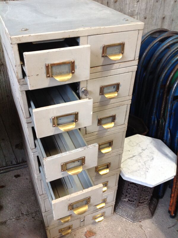 Meuble en fer à 16 tiroirs