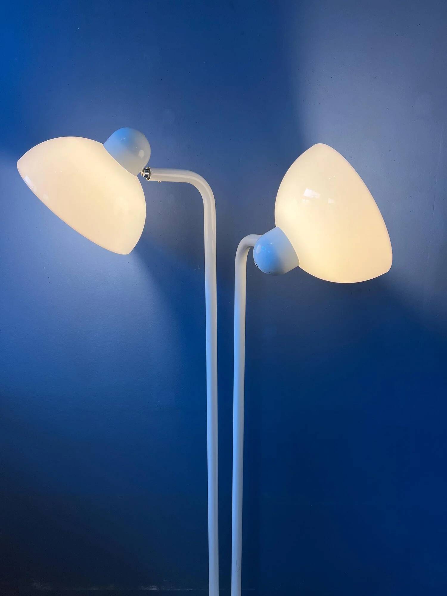 Lampadaire vintage en verre acrylique blanc style spatial