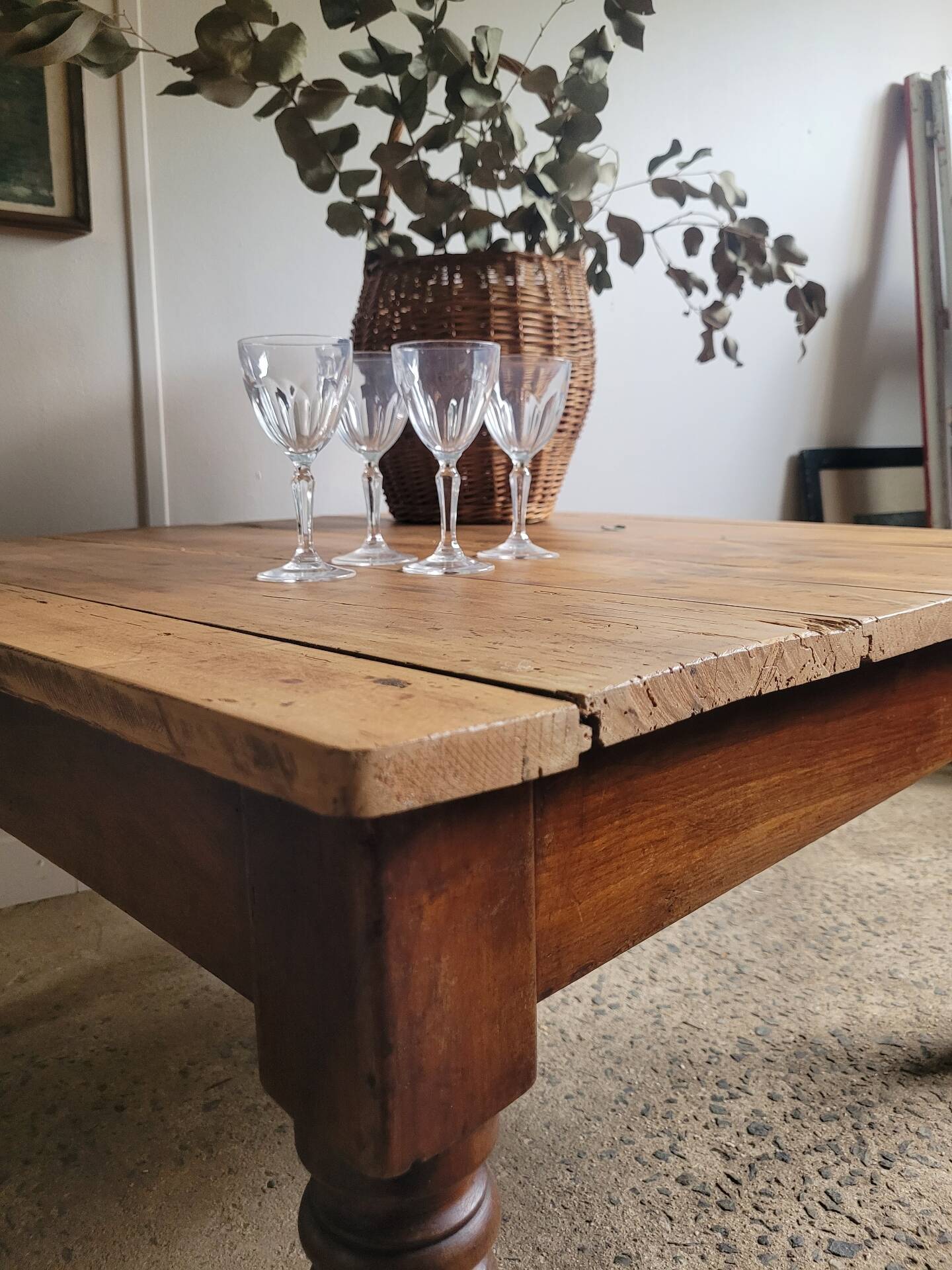 Wooden coffee table with turned legs