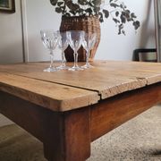 Wooden coffee table with turned legs
