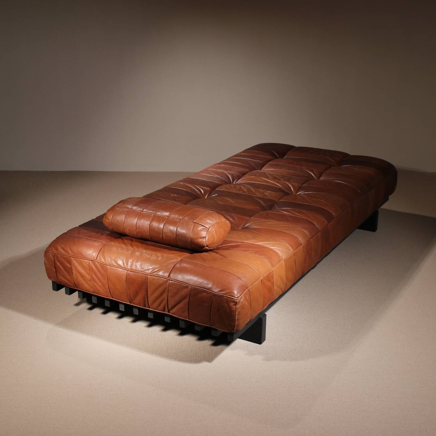 Lit de jour 'DS-80' en cuir patchwork cognac par De Sede, Suisse