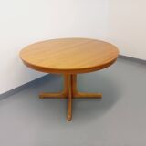 Vintage round table from the 60s and 70s in blond elm with integrated extension