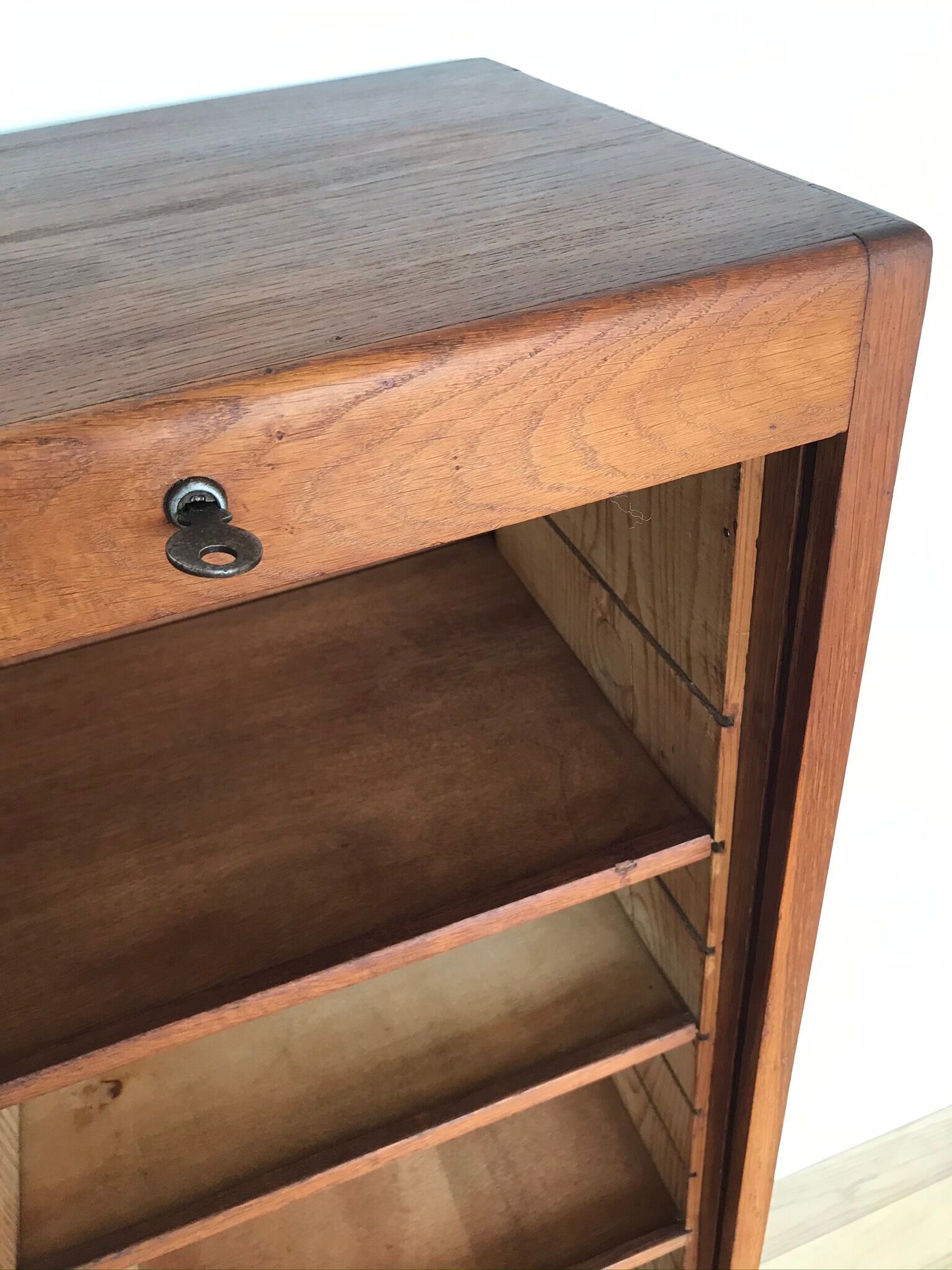 Vintage curtain binder in solid oak 5 shelves