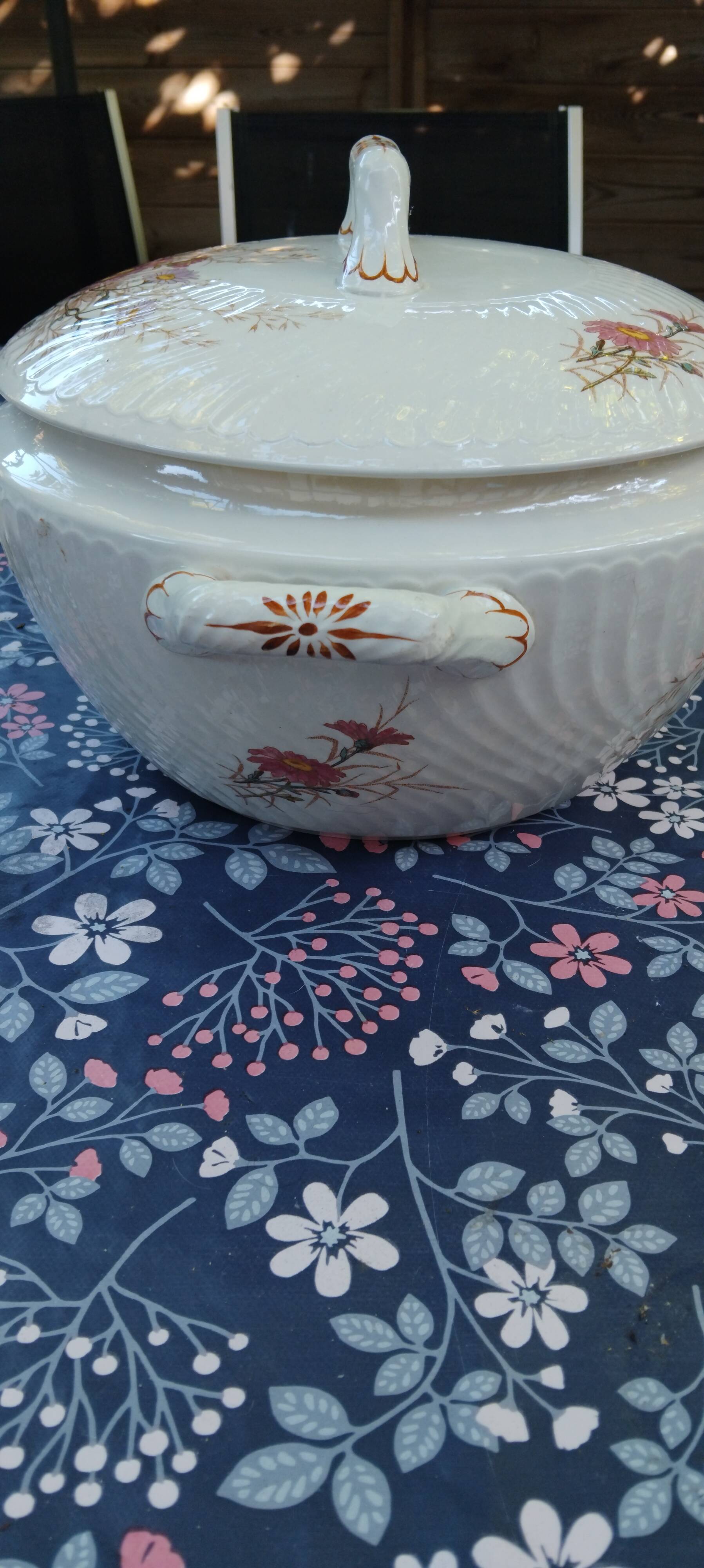 Old ceramic soup tureen Lunéville KG pattern Queen Marguerite