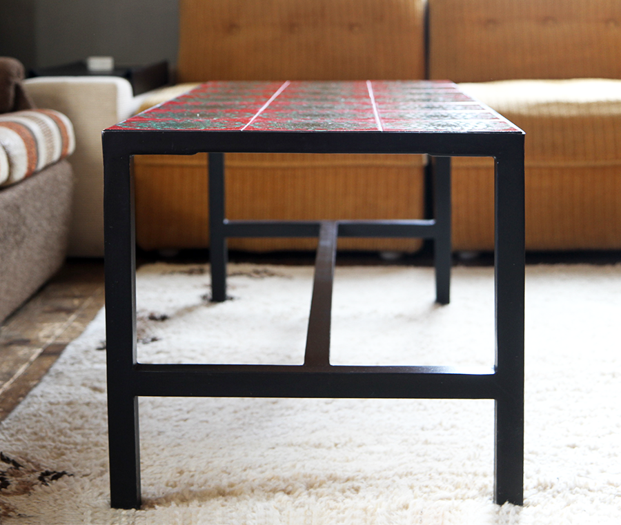 Coffee table ceramic red and green 1960