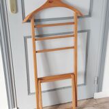 Folding valet