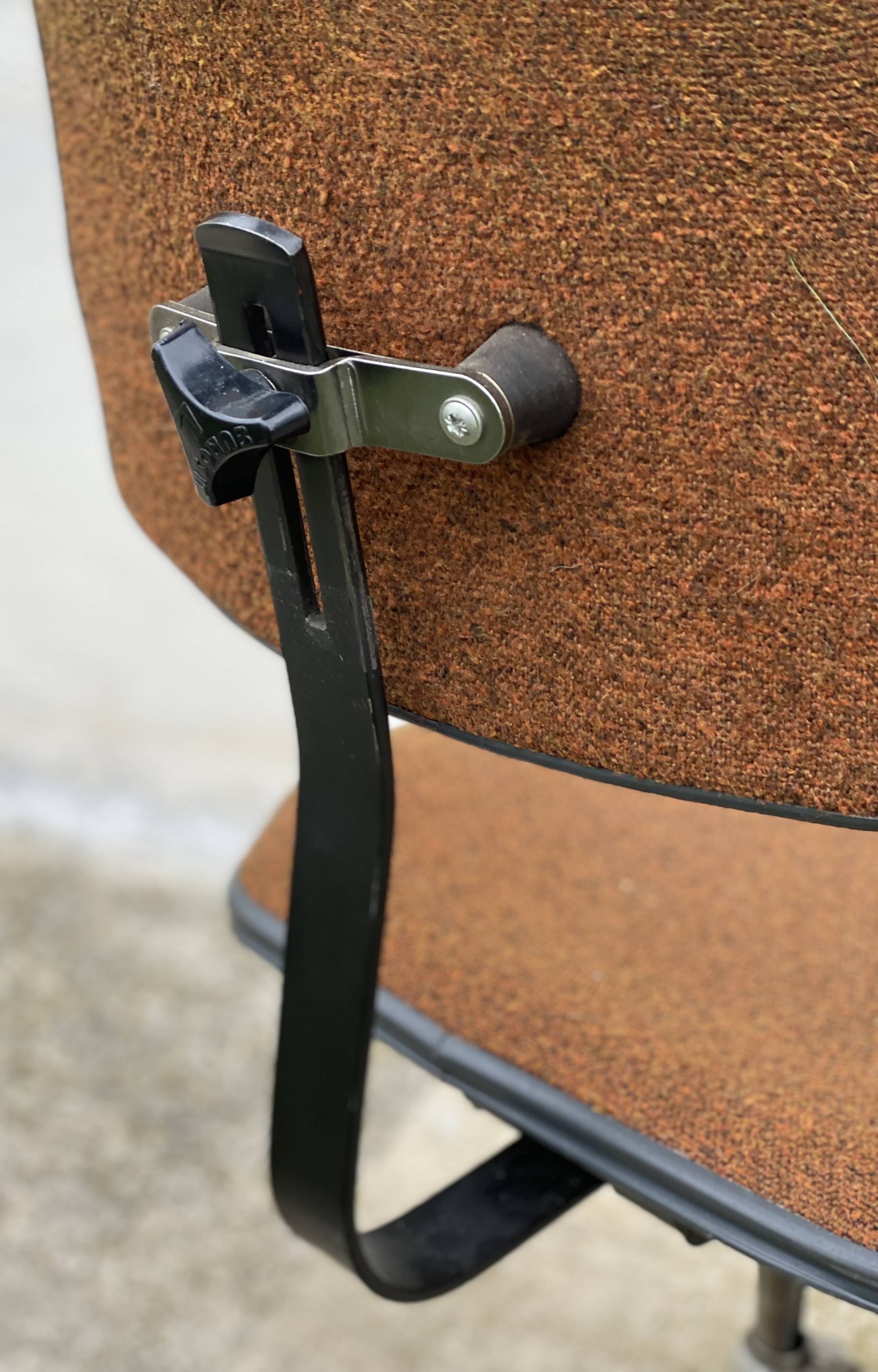 Vintage 1980 adjustable swivel office chair on wheels