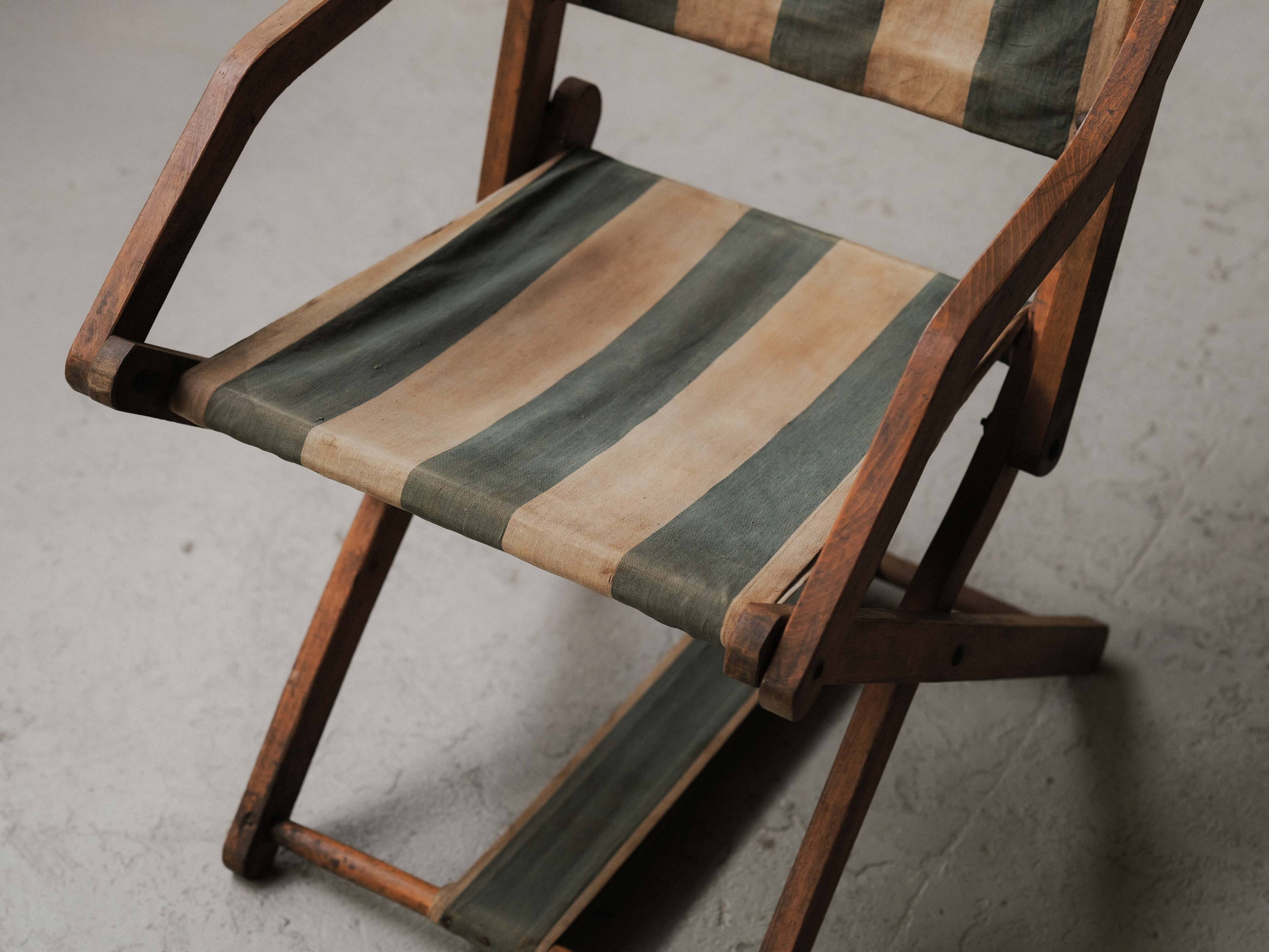 Foldable chair in solid wood and striped fabric, circa 1900.