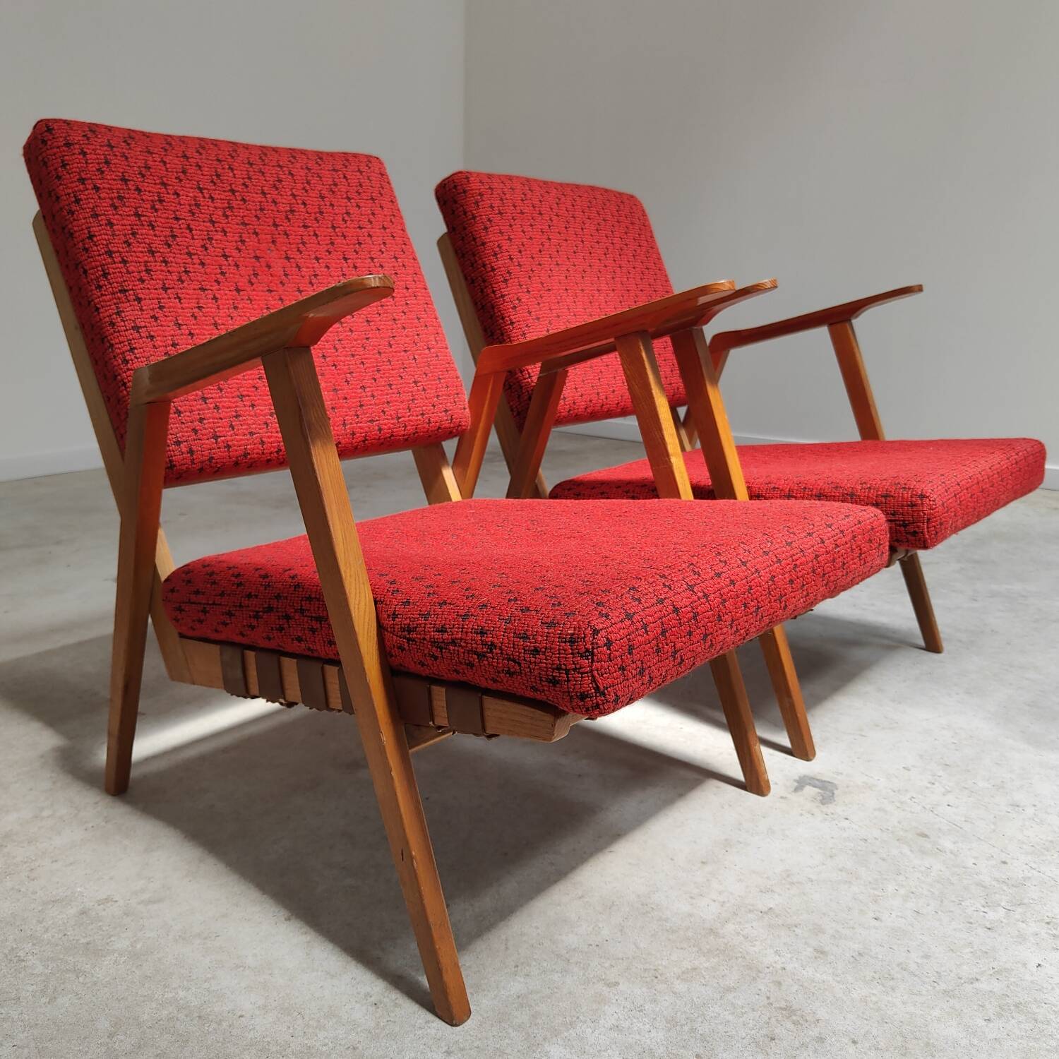 Pair of armchairs in mottled red and wood by Uluv, former Czechoslovakia 1960